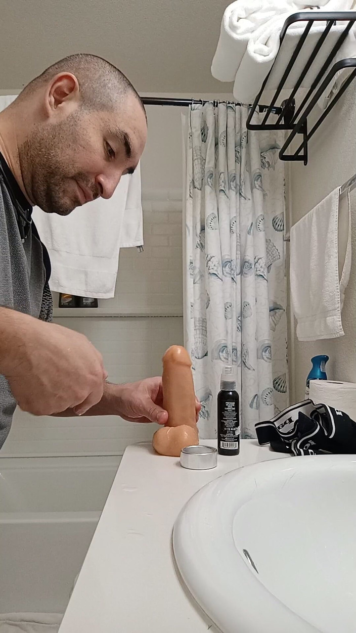 Brandon Lee: Dildo, sospensore e anello sul cazzo