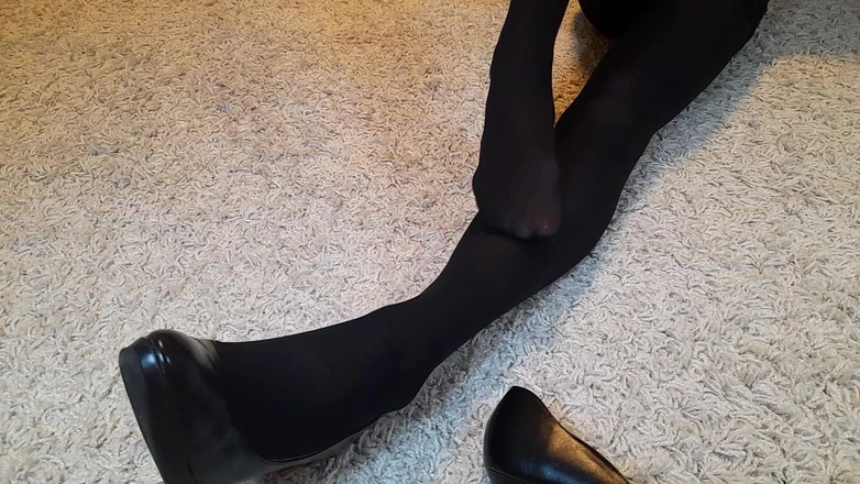 Cdnoemi: Foot in Pantyhose