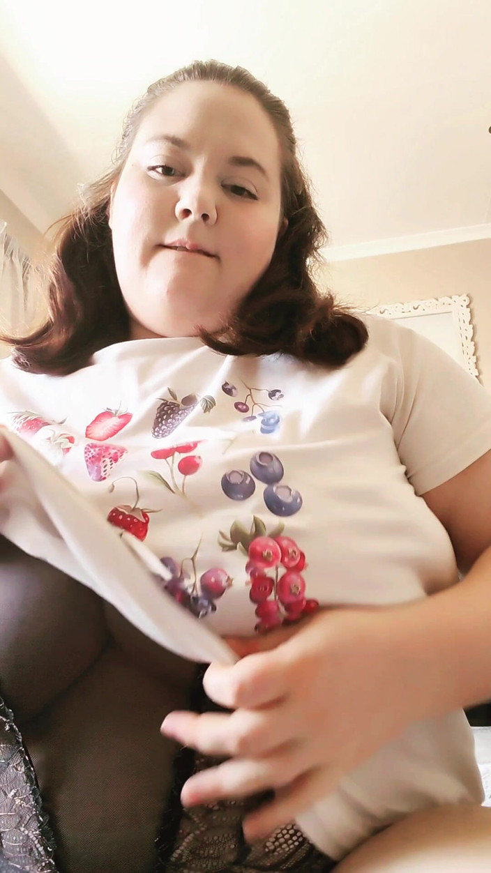 Aliceqii: POV-babysitter mit riesigen titten will ficken