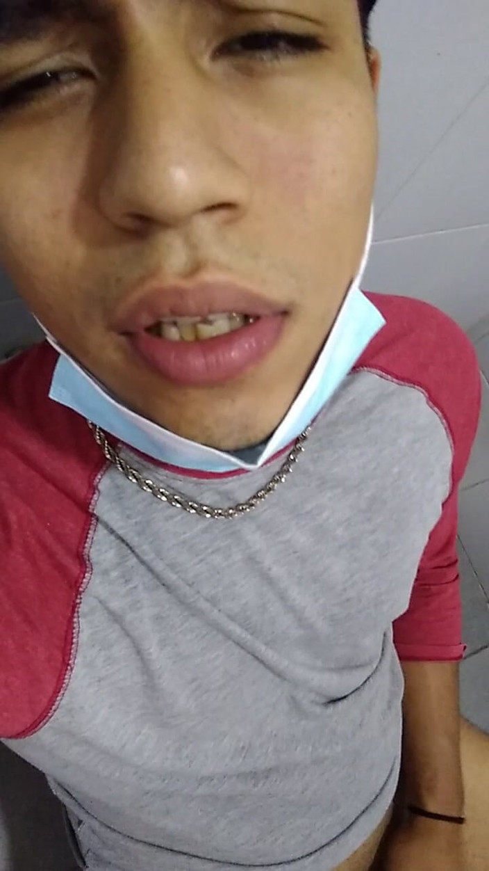AlexAlejandro13: Entrer dans la salle de bain