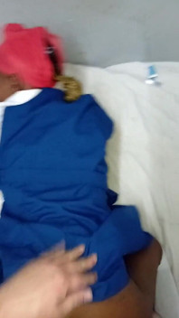 Fată studentă de 18 ani în uniformă futută pe la spate de un bătrân