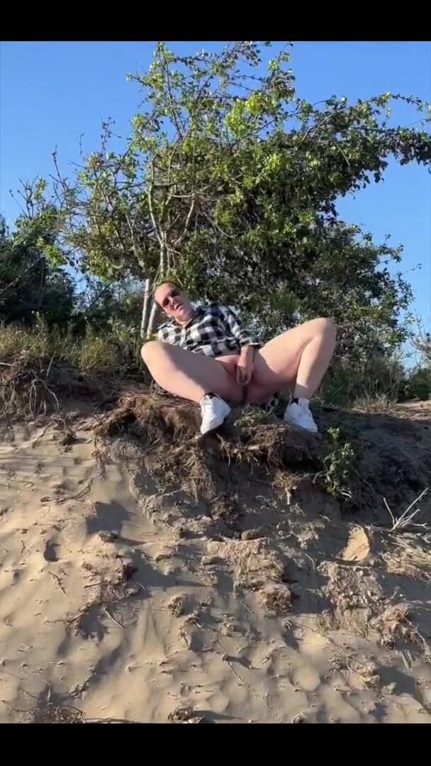 Naughty Mila: Blev så kåt att jag behövde te leka med mig...