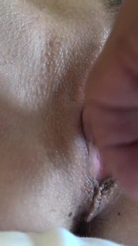 Mira a estas chicas pedir que papi las llene de semen