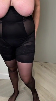 Vgq28 Aunty Trying on New Shape Wear
