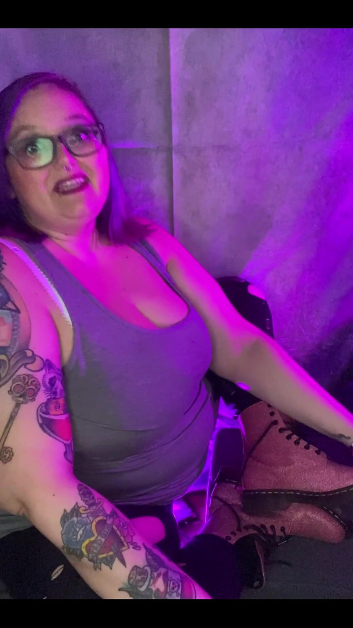Sara Star: Werde süchtig nach deiner fetten, goth-freundin