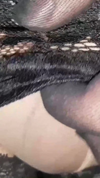 Dani_leg in calze nere si gode il grande carico