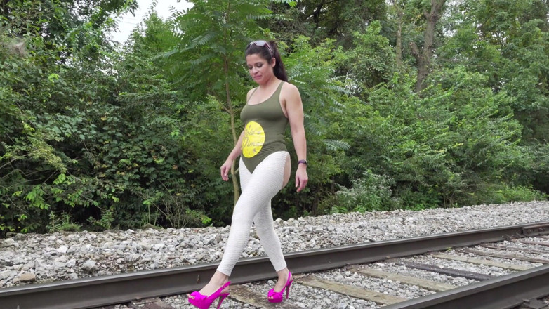 Sammi Starfish: Un legging sans cul s'exhibe