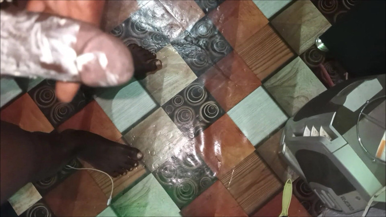 Gay black steel Africa: Pula neagră tare se masturbează și ejaculează pentru tine (1)