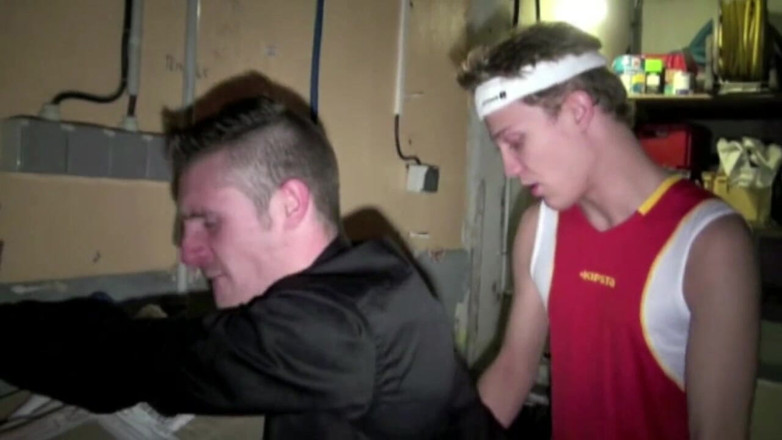 Gaybareback: Twink usato dal boxer Kameron Frost