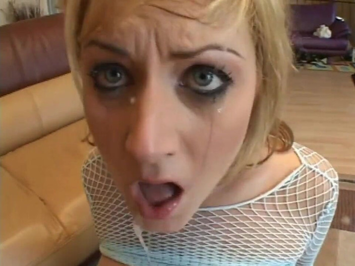 Bitch Girl Video: Ebony gang bang with deepthroats xxl cocks