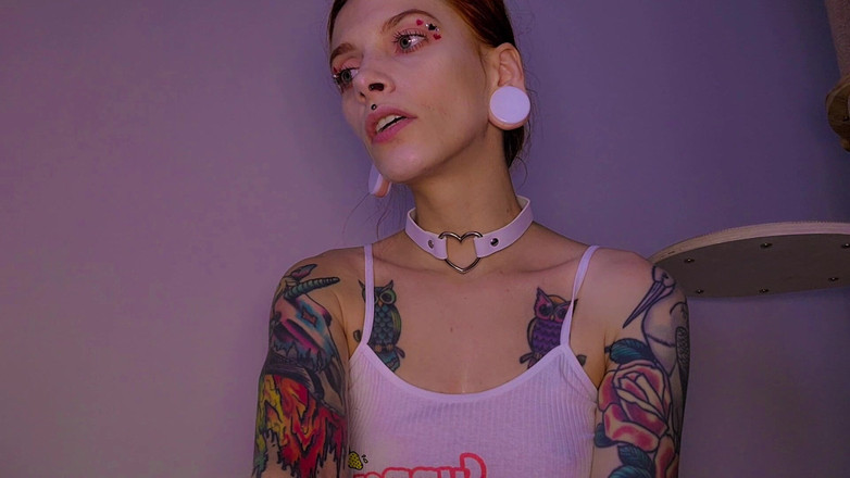 Tattoed Babe: Beautiful Slut Shows off Her Pretty Face