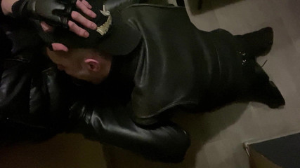 KinkySirius: Deri Haydut Deri İbne Sert Sikikleri Bölüm 1