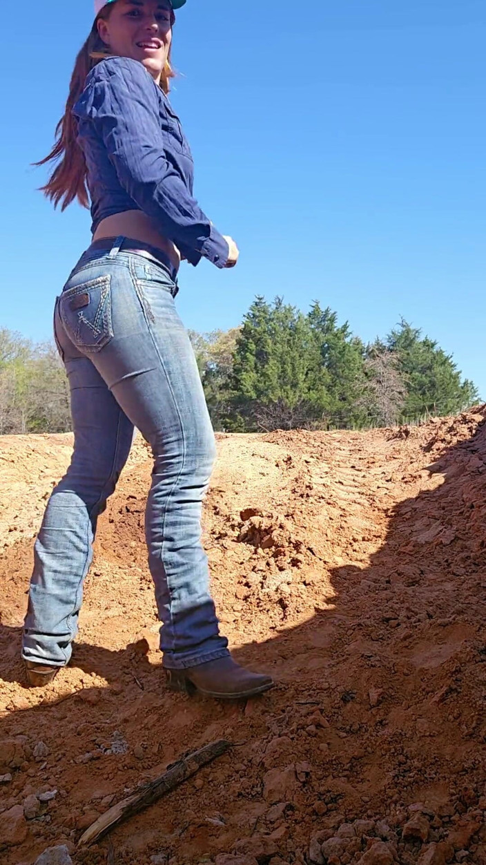 NaughtyRedFarmgirl: 红发女郎乱搞屁股和阴户到处喷