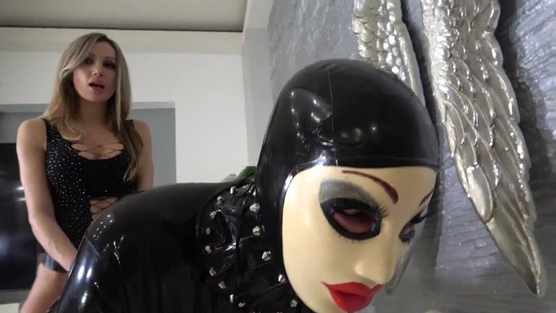 NM fetish femdom videos by Princess Nikki Cruel: Znakomita milf określa swojego niewolnika lalki
