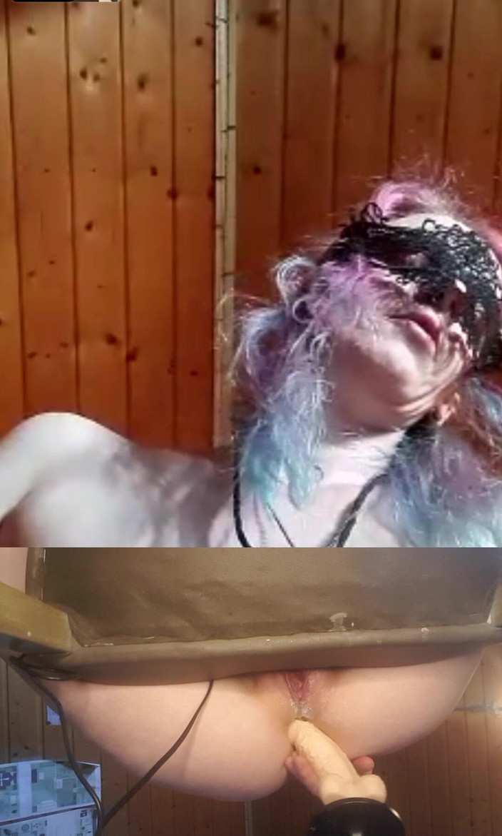 KittieNoOne: Heiße ehefrau benutzt fickmaschine