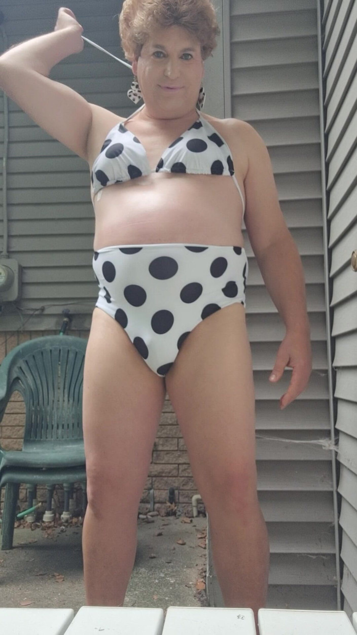 Victoria Lecherri: Buiten naakt en geolied worden!