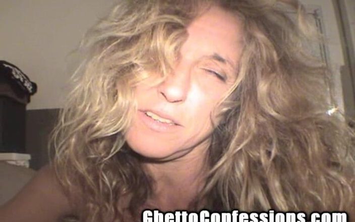 Ghetto Confessions: 铁杆金发黄色青少年婊子狠操她，哎！