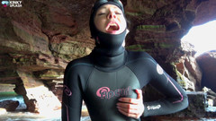 UKCuteGirl: Wetsuit cave encounter : plaisir secret avec un inconnu mystérieux