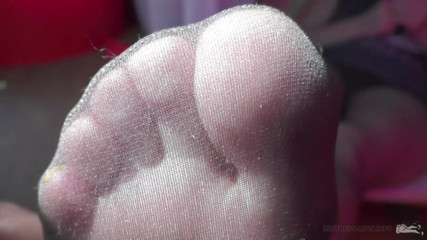 Mistress Legs: Sahibe pencerede naylon bacaklar
