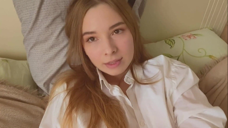 Loly Lola: Beautiful Girl's Pussy Throbs and Cums