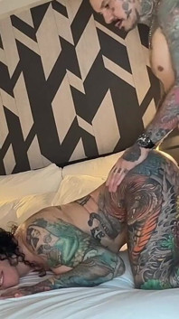 Sam Crux et Bianca Bailee, plan cul torride à l’hôtel