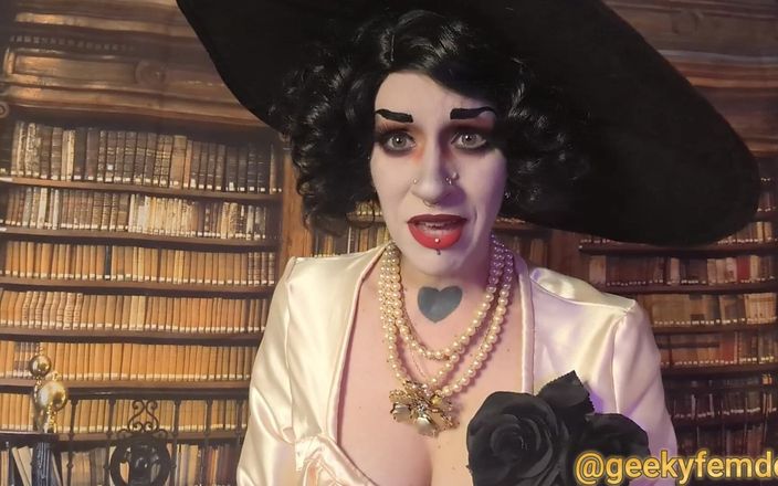 Geeky Femdom: 간식을 먹는 레이디 디미트레스쿠