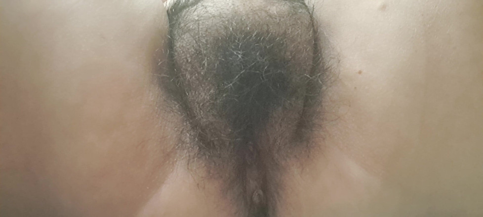 Mommy big hairy pussy: Putting Cream on the Hot Legs