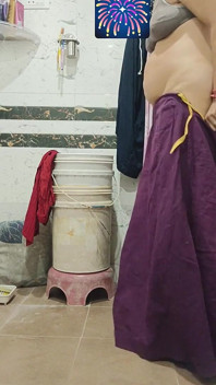 Priya Bhabi cvičení s celým otevřeným tělem