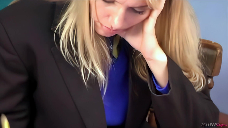 College Uniform: Studie s Hayley-Marie