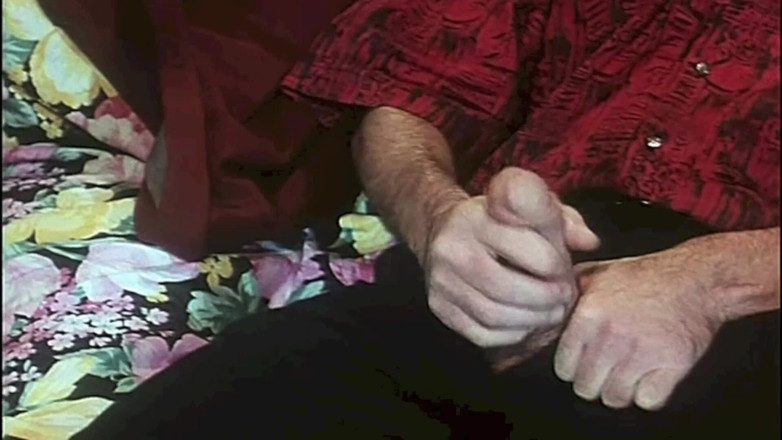 Inthe MILF room: Orgie mit der ehrenwerten Cicciolina und ihren nuttigen Freunden