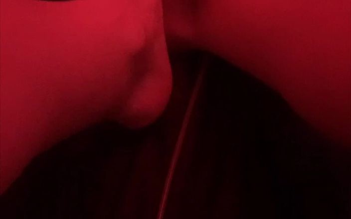 Number F 19: Dildo voetenbeurt 's nachts - pov
