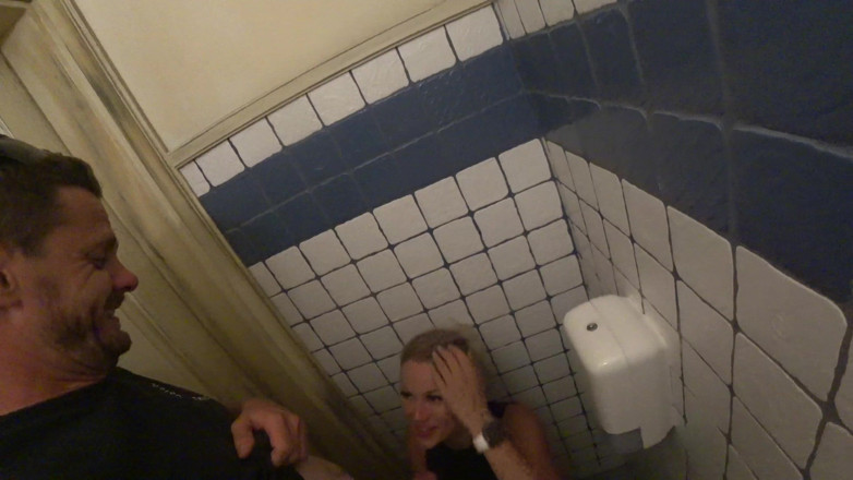 Sinners World: Pis banyo şenlik - Cherry Kiss