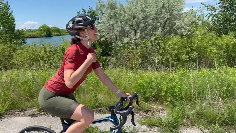 Serenity Cox: Sexy cyklistka dává manželovi kouření, než dostane nechráněnou creampie od šťastného...