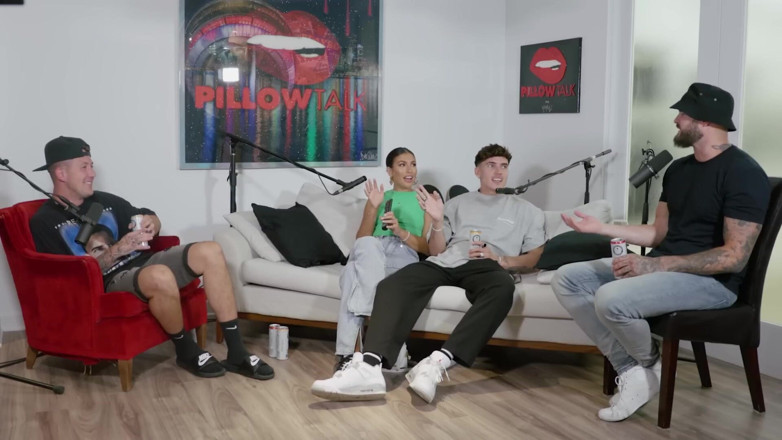 Pillow Talk: Cam Holmes on, ben Emily Faye Miller ile birlikte