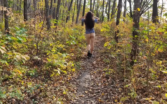 MissPopa: Sexy Autumn and My Naked Ass. Music Video.