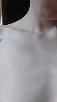 Tvrdě mi maču bradavky