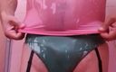 Wet lingerie: 穿着 Licra 连衣裙和尼龙内衣弄湿