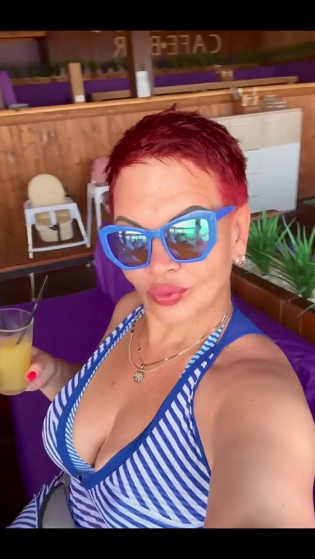 On Vacation Sea (Karmen MILF)