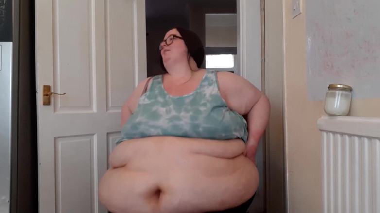 SSBBWLadyBrads: Fat belly oil rub coconut