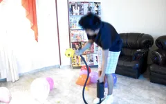 Crushing balloons with the shoes