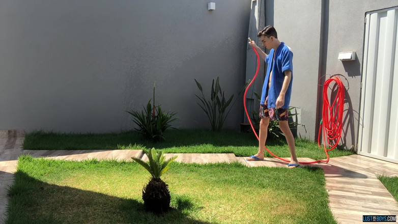 Lust for boys: Henry streichelt in der sonne