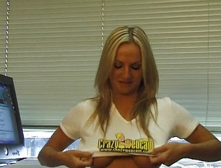 Flash Model Amateurs: ŽÁDNÝ ZVUK - Ohromující barevná chlupatá holka má úžasné tělo