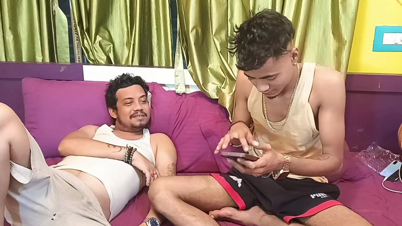 Dean Jones: Hintli kadınlarla üç grup seks