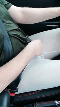 Pantaloncini Bianchi Trasparenti Sexy Mentre Si Guida