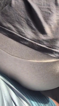 En Primer Plano - Esposa Twerking Y Moliendo En Pantalones De Sudor