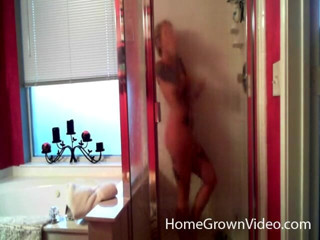 Homegrown Big Tits: Elodie и Colt снимают домашнее порно