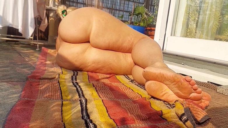 Selena701: Beautiful Wife Selena Enjoys Naked Day Outdoors