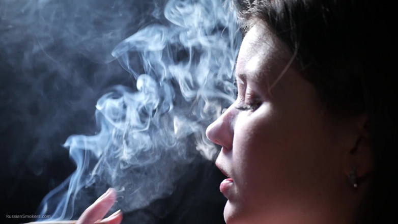 Russian Smokers: Slow Smoking Seduction - Smoke, Curves &amp; Control