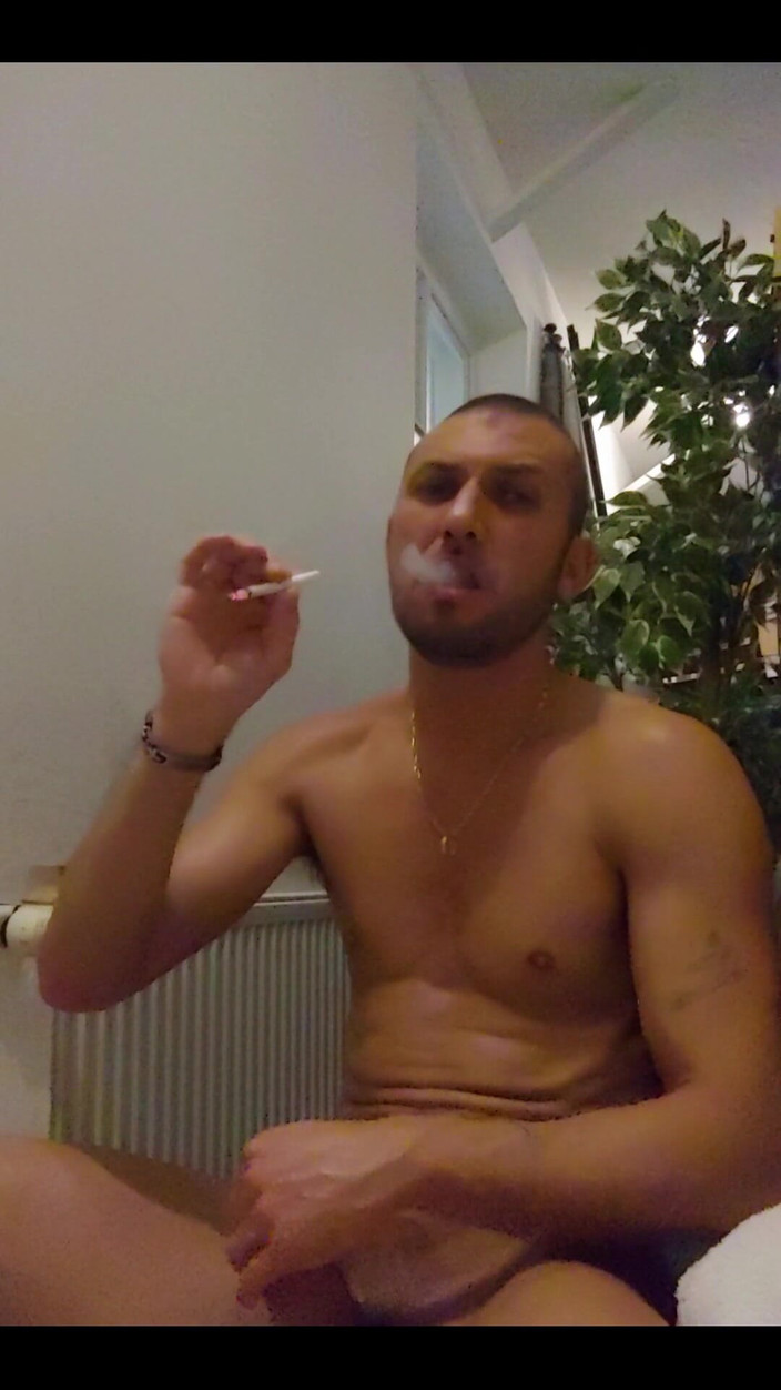 Boy jerking off: Smoking sexy
