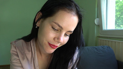 Anna Sky: Jätte anna leker med dig i sitt hus